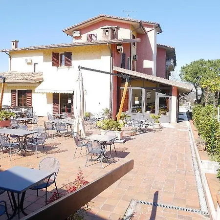 Il Castello 3* פוזולנגו