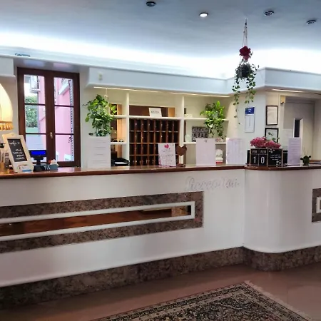 Il Castello 호텔 포촐렌고